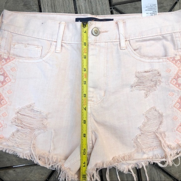 Hollister Embroidered High Rise Shorts Size 26 - Picture 5 of 6